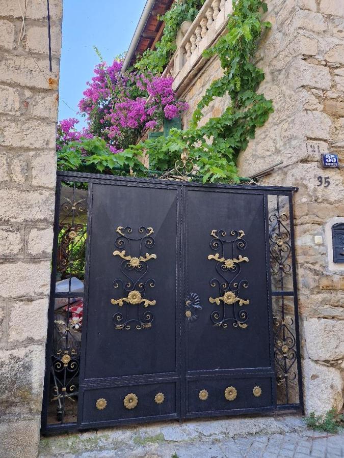 Old Town & Ela Place Split Exterior foto